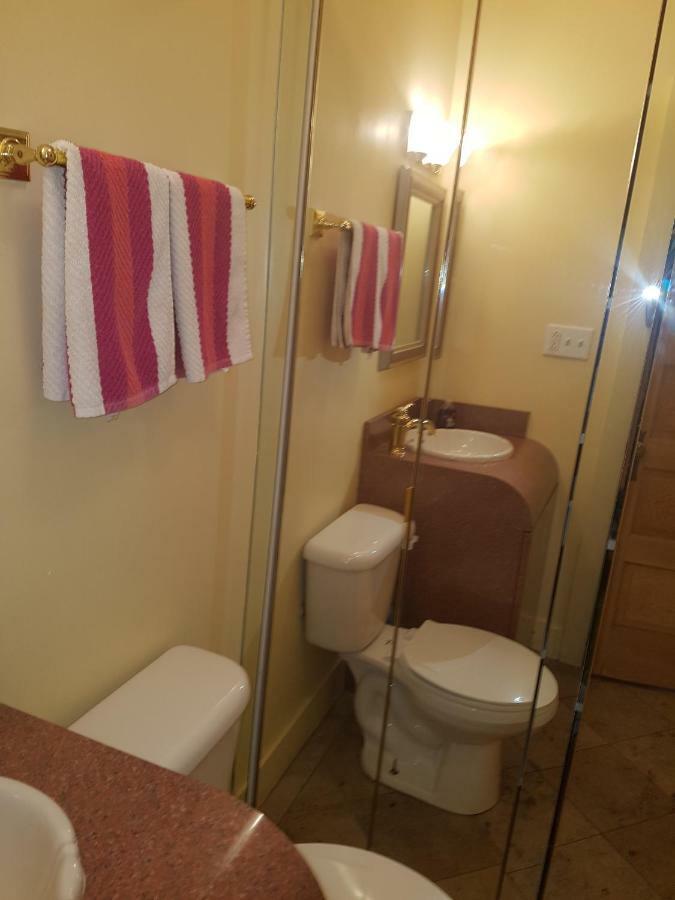 Superior Apartment Чикаго Екстериор снимка